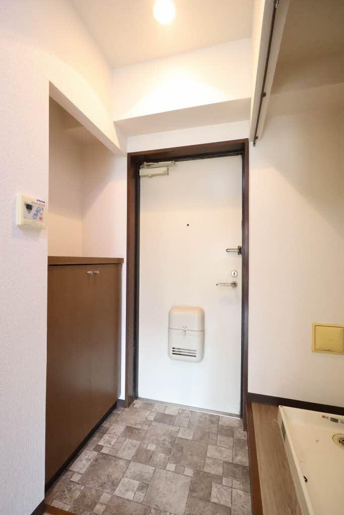 JRBハイツ横川の玄関