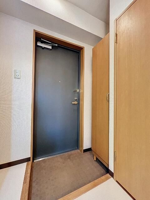 ロイヤル白楽の玄関