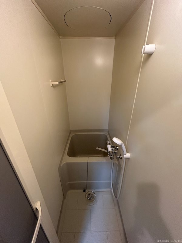 アスターナ京の袋小路長屋の浴室
