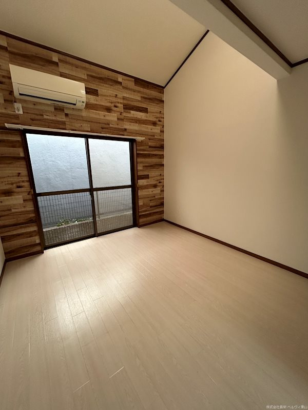 アスターナ京の袋小路長屋の洋室
