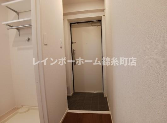 グランデ蒲生茜町の玄関