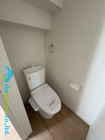 藤沢市片瀬４期　未入居戸建　全３棟３号棟のトイレ|1階のトイレです