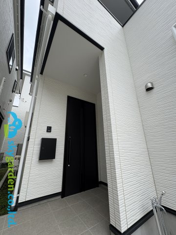 藤沢市片瀬４期　未入居戸建　全３棟３号棟の外観|玄関ポーチの様子
