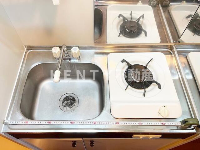 【キッチン】 | メインステージ不動前 | コンパクトなキッチンで掃除もラクラク