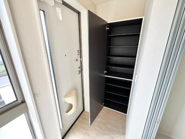 エンターレ妻鳥の玄関