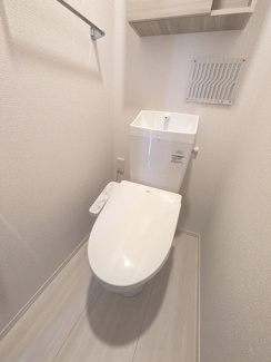 温水洗浄便座付きで快適です！