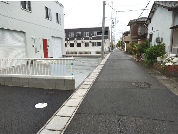 小信中島ガレージハウスの駐車場
