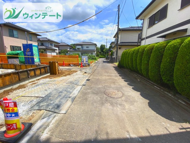 牛久市栄町6丁目　新築戸建の前面道路含む現地写真|敷地面積165.20㎡（49.97坪）のゆとりある土地で、陽当たり・風通しも良好。ぜひ現地でご体感ください。