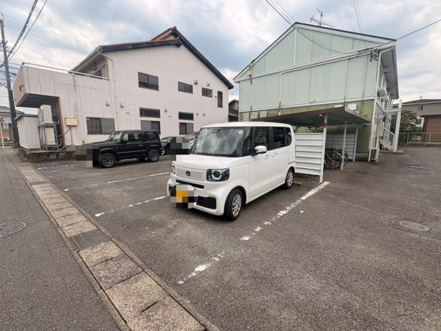 グリーンパーク根川Ｂの駐車場