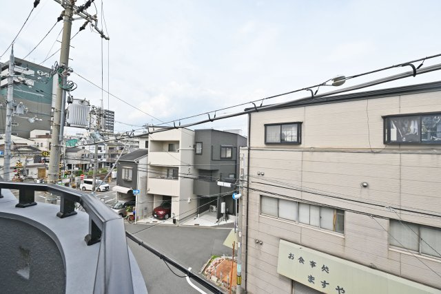 大阪市淀川区十三東４丁目中古一戸建て│4LDK＋駐車1台可の展望|周辺にスーパー・コンビニがあり、生活施設が身近にそろった利便性の高い住環境です。