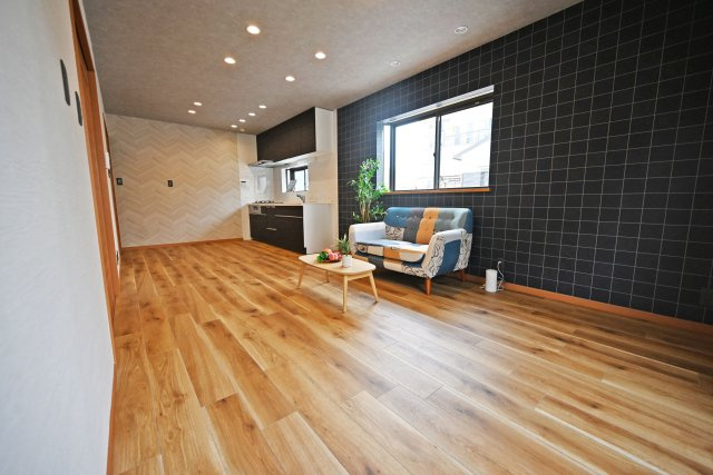 大阪市淀川区十三東４丁目中古一戸建て│4LDK＋駐車1台可のダイニング|日当たりと風通しに恵まれた、2階リビングの住まいです。
