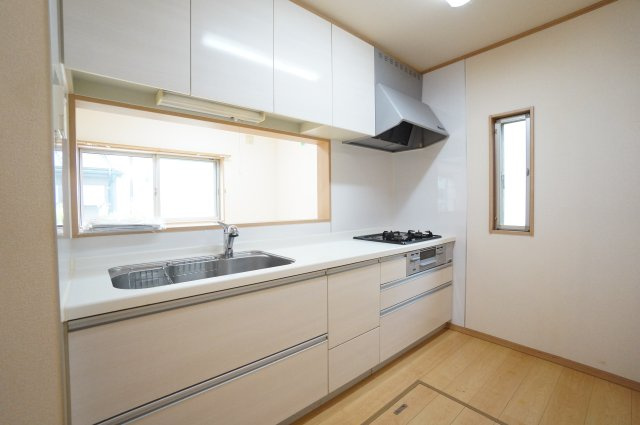 常滑市飛香台5丁目　中古戸建のキッチン|使い勝手の良い設備のキッチンで効率よくお料理できます。食する料理に家族が舌鼓を打ち自然と笑いが絶えない空気感がそこに広がります。自慢の腕をふるってください。