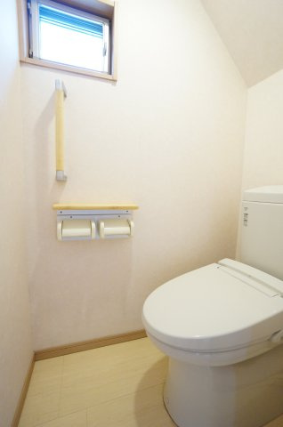 常滑市飛香台5丁目　中古戸建のトイレ|1階2階にトイレがあり、家族の朝の身支度時間もスムーズに！温水洗浄便座で冬は暖かく快適です！！