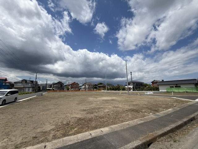 山武市島C区／建築条件付き売地の前面道路含む現地写真