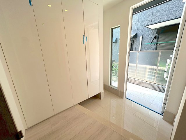 鶴見区元宮1丁目（新築戸建全4棟D号棟）【駅徒歩7分/ウォークインクローゼット】の玄関