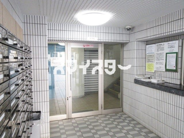 立川市錦町１丁目の賃貸マンションのエントランス