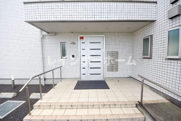 ラシーネ中里のエントランス
