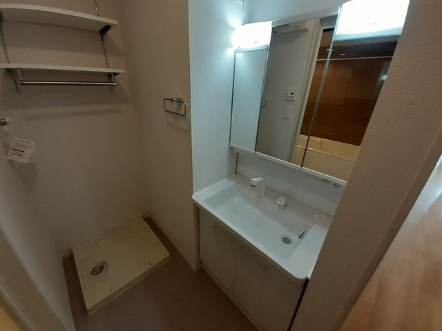グランツコ－ト花瀬　Ｂの洗面所|コンパクトで使いやすい洗面所