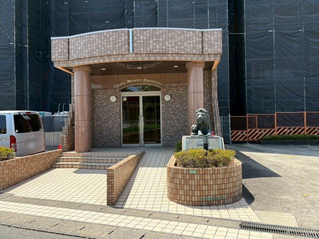ライオンズマンション東島のエントランス
