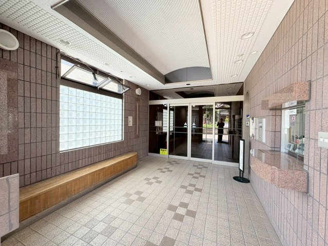 ライオンズマンション東島のエントランス