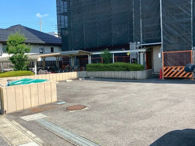 ライオンズマンション東島の駐車場