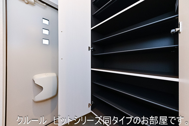 藤沢市鵠沼海岸５丁目のアパートの玄関
