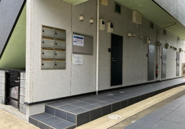 八千代市勝田台７丁目のアパートのエントランス