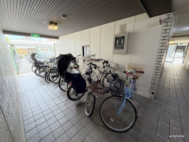 グランドハイツ大今里の駐車場