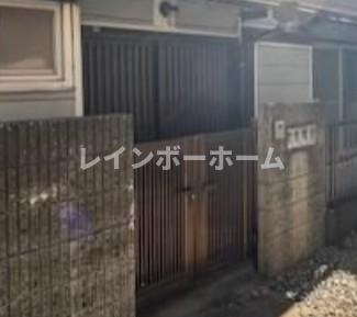 三原貸家Ａのエントランス