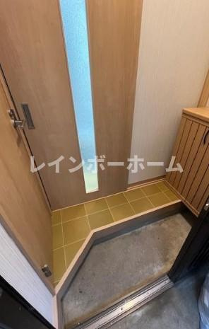 三原貸家Ａの玄関