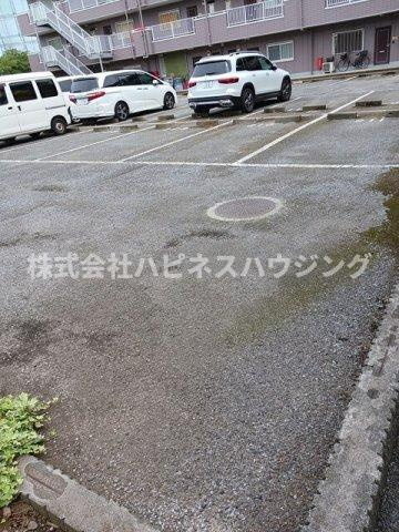 グランドール柏の駐車場