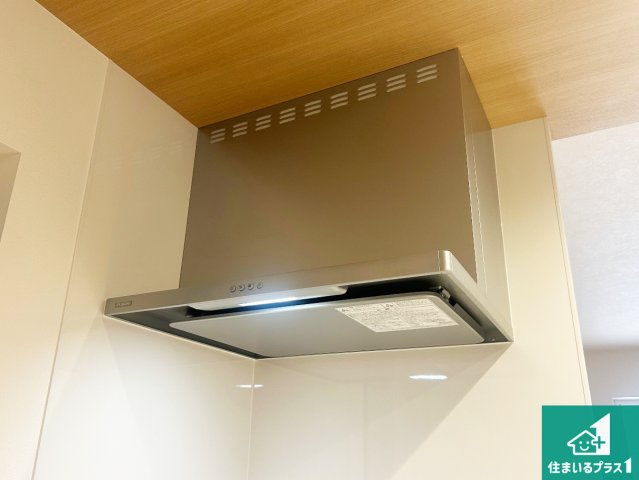 ■伊丹市堀池　第12期　新築一戸建ての設備|汚れにくいスロットフィルタでお手入れラクラク！ＬＥＤ照明付き！