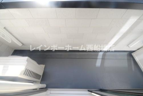 江戸川区東葛西５丁目のアパートのバルコニー