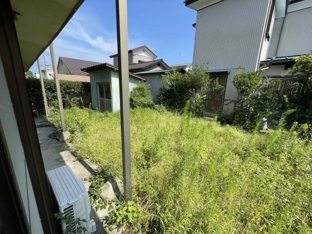 茂原中の島貸家の庭