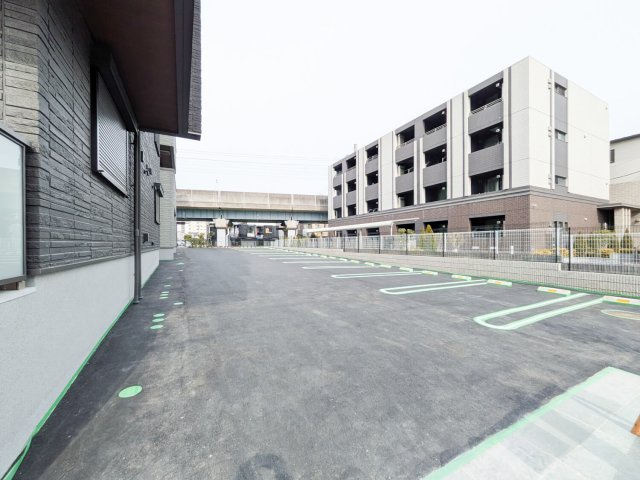 ティエンポ フェリズ Iの駐車場