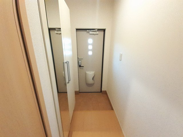グーテンターク　つなわき　Ａの玄関|きれいな玄関です