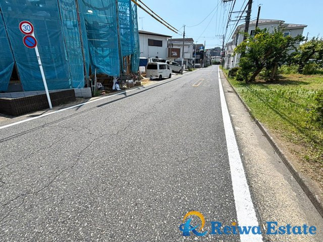 新築戸建　藤沢市羽鳥3丁目の前面道路含む現地写真
