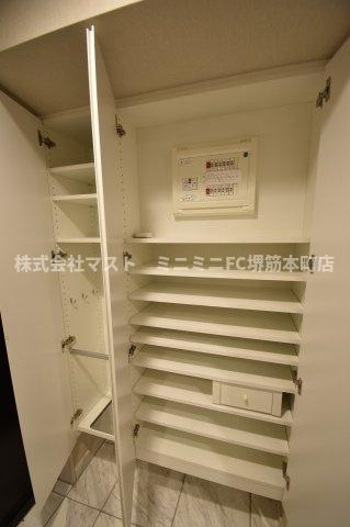 プレサンスレジェンド堺筋本町タワーの収納