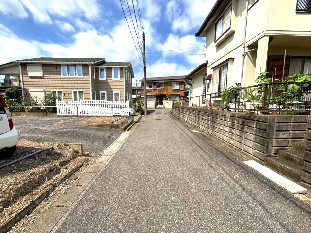売地　佐倉市南臼井台の前面道路含む現地写真