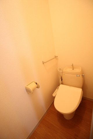 ラークヒルズ五月台Bのトイレ