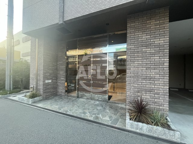 サンレムート江坂ウエストのエントランス