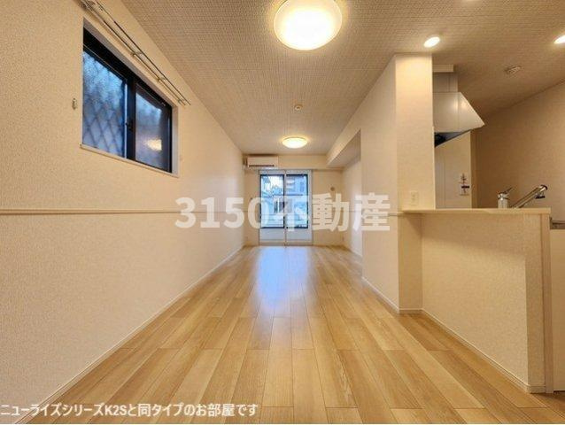 サイレント・メゾンⅠの居間・リビング|こちらの居間で趣味の時間をお楽しみください