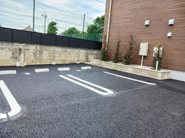プリムローズ　ガーデンの駐車場