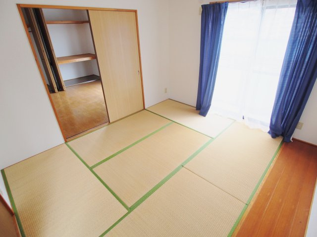 ヴィラージュ西本の和室