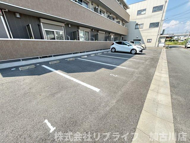 ブライトステージの駐車場