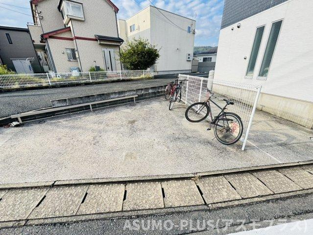 ヴィヴィアンコート朱雀の駐車場|別号数タイプ
