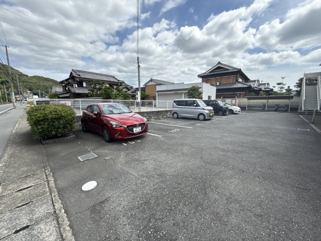 エルプラザの駐車場