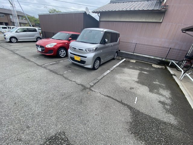 ＬＥＧＡＣＹ　ＧＡＲＤＥＮ　弐番館の駐車場