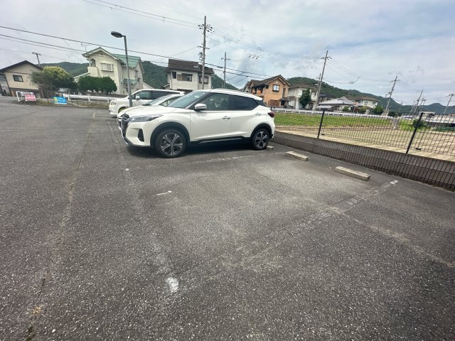 アネックス砥堀の駐車場