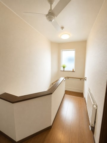 曙12条1丁目　一戸建てのその他|階段部分にシーリングファンを設置、空気の通り道をコントロールし冷暖房効率を高める仕様